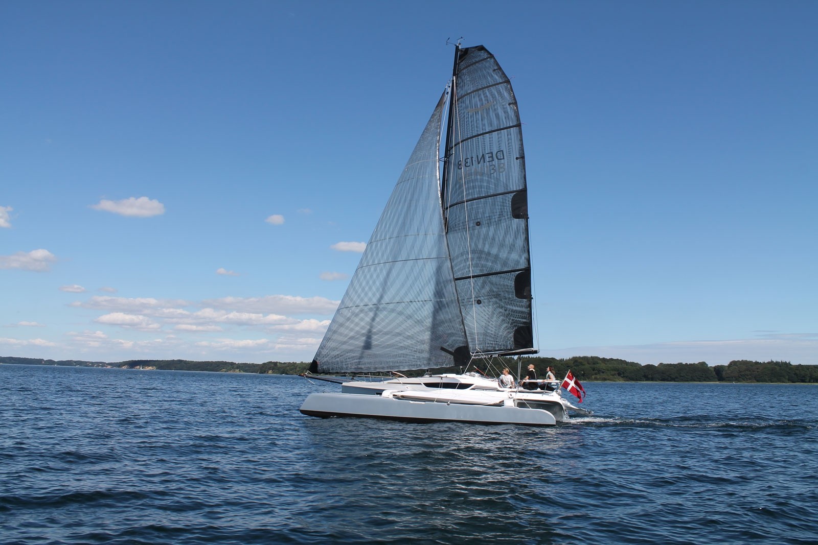 FOR SALE: Dragonfly 28 Performance, No. 200, 2019 year, incl. trailer